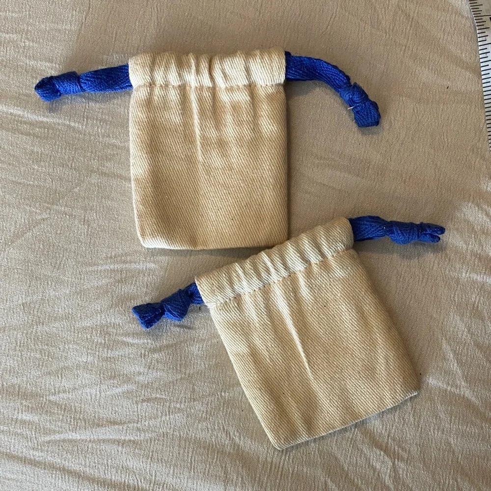 2 Louis Vuitton Cream Pouches with Blue Drawstrings - Picture 4 of 9